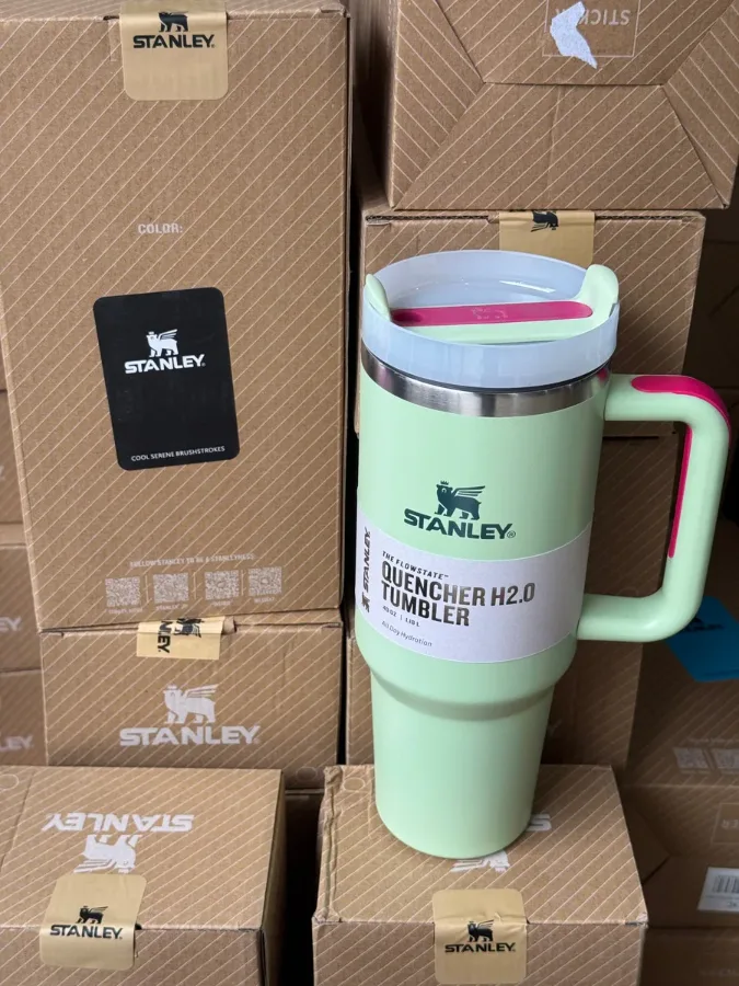 The Quencher H2.0 Flowstate™ Tumbler Stanley Cup - Light grey — photo 7